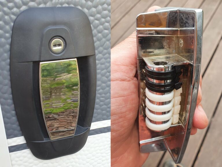 Provizorně vyspravené, prasklé madlo. Místo praskliny kolem čepu otevírání nelze kvůli vysokému pnutí zalepit ani jinak opravit.