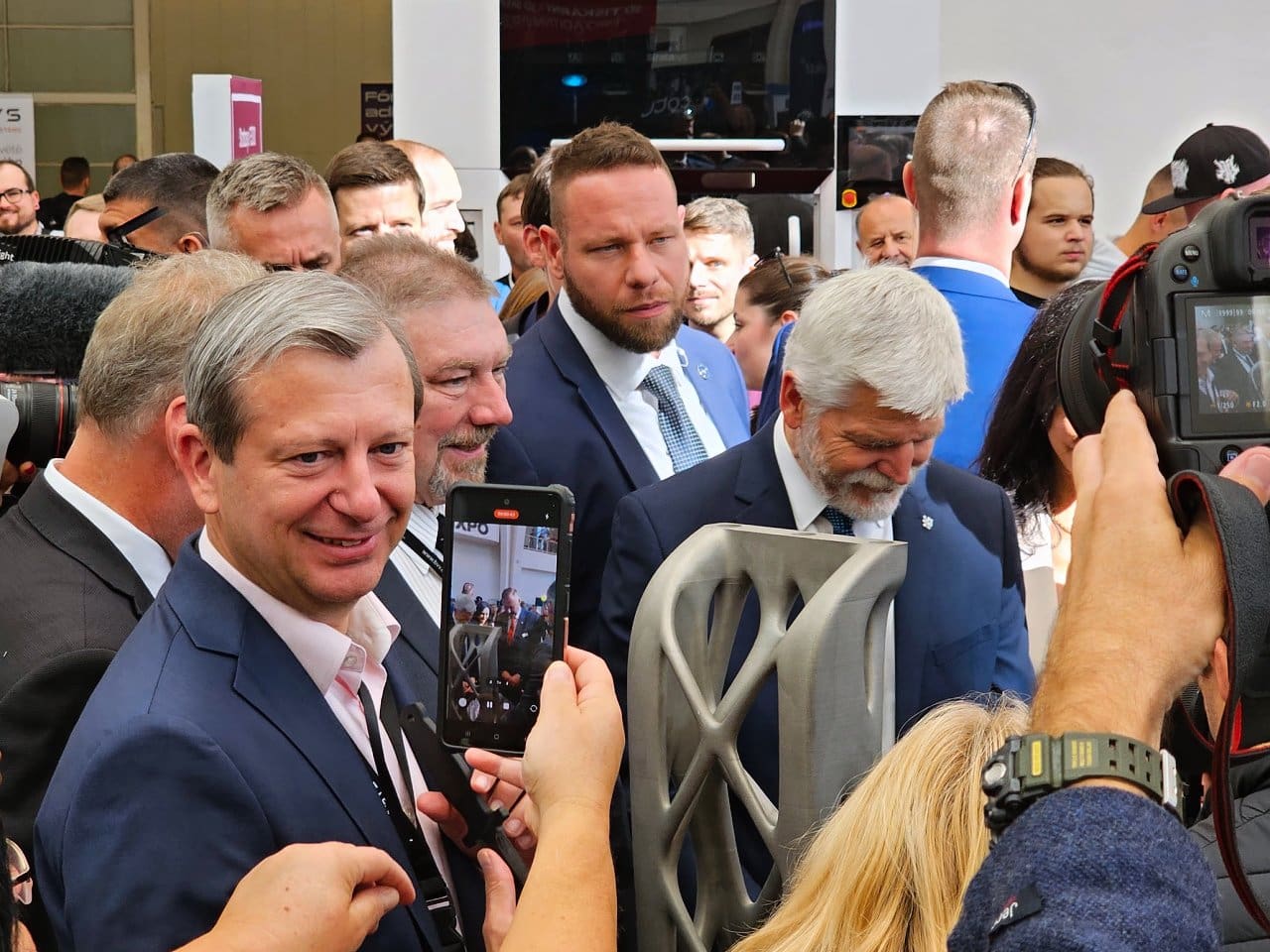 Prezident Petr Pavel v expozici ADMASYS CZ